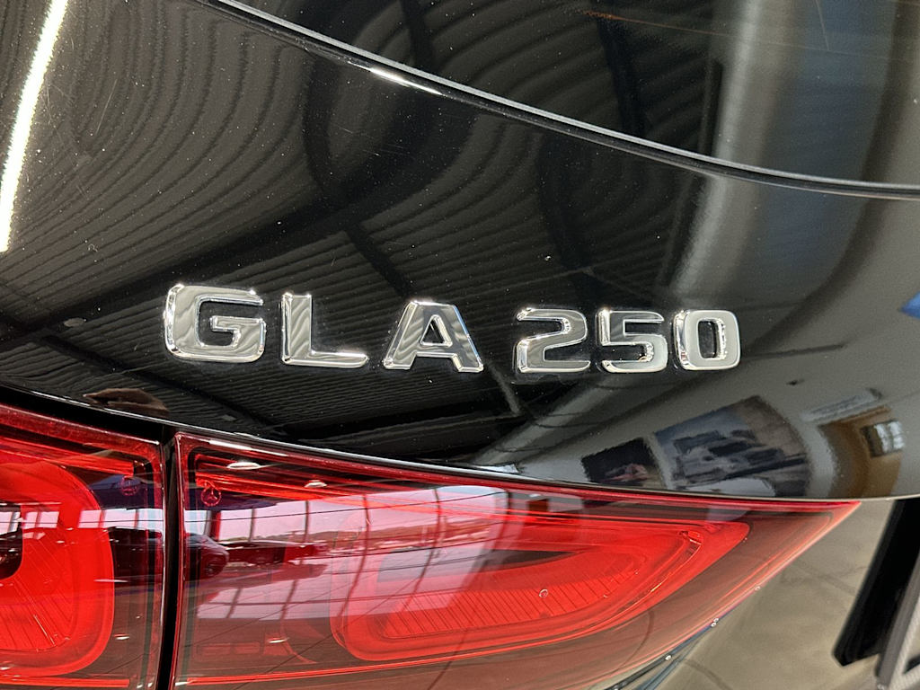Thumbnail: 2023 Mercedes-Benz GLA - 29