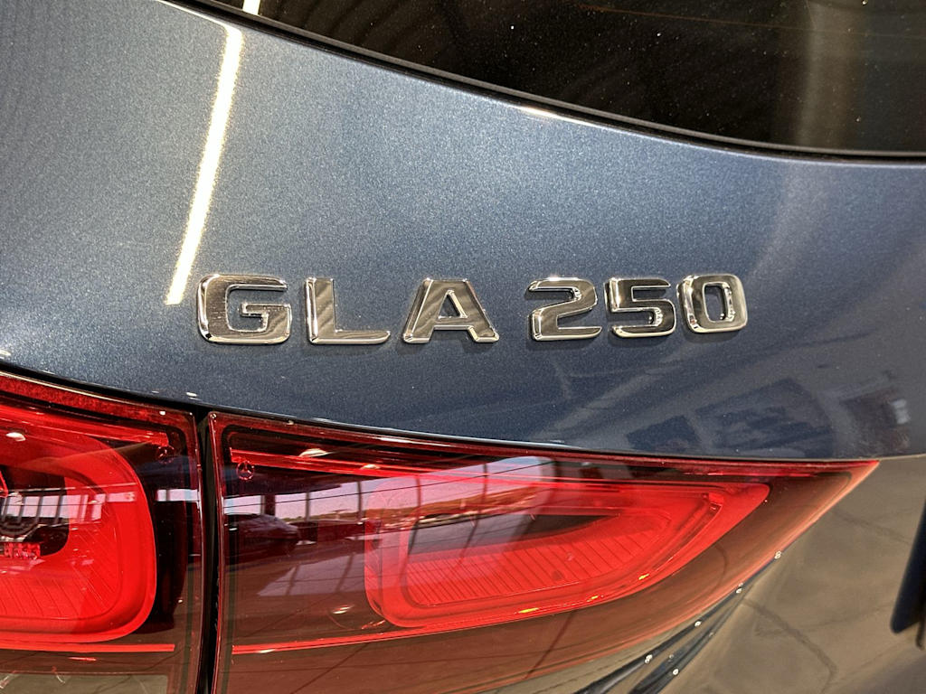 Thumbnail: 2022 Mercedes-Benz GLA - 30