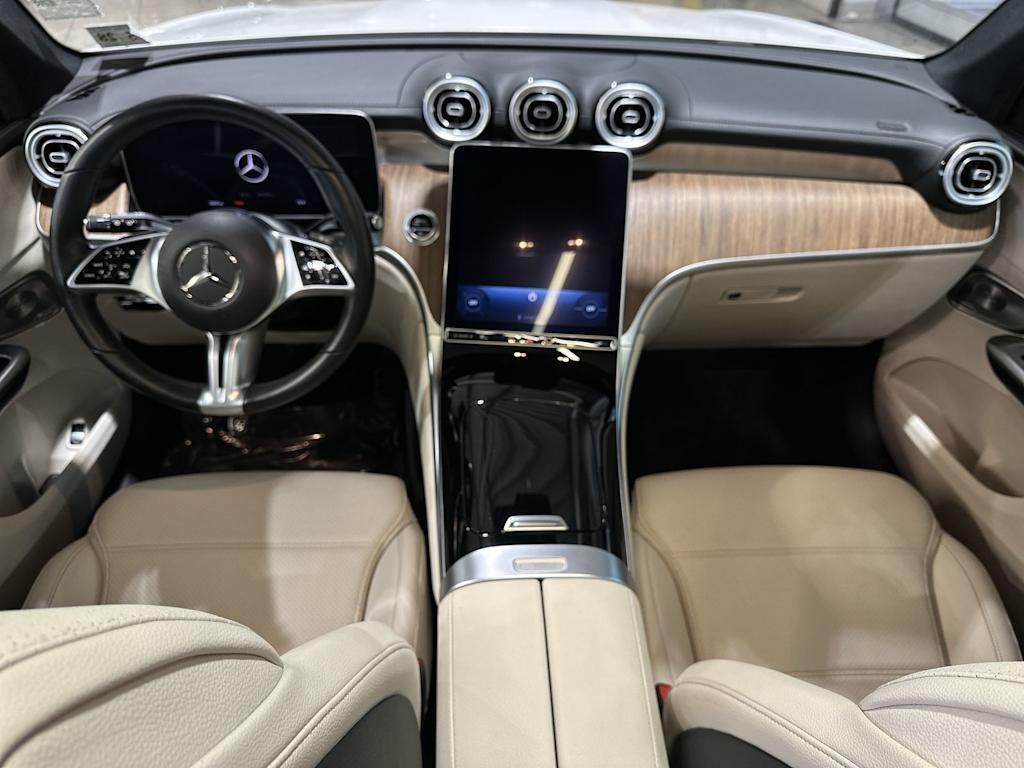 Thumbnail: 2023 Mercedes-Benz GLC - 10