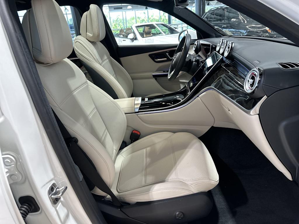 Thumbnail: 2025 Mercedes-Benz GLC - 33