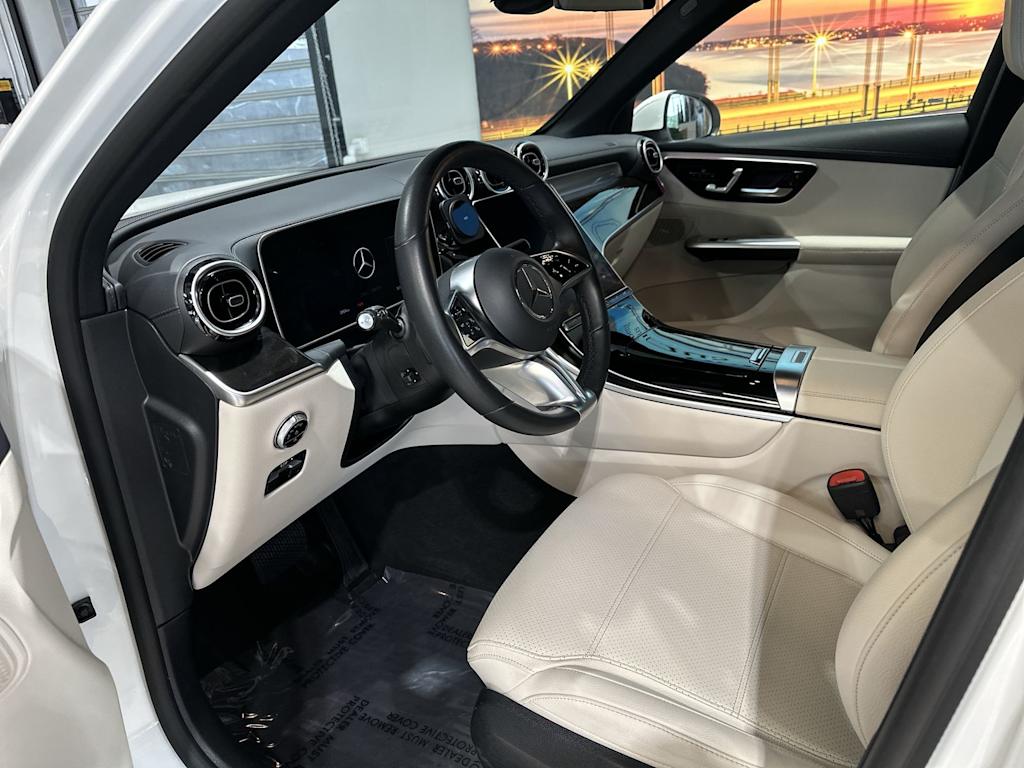 Thumbnail: 2023 Mercedes-Benz GLC - 11