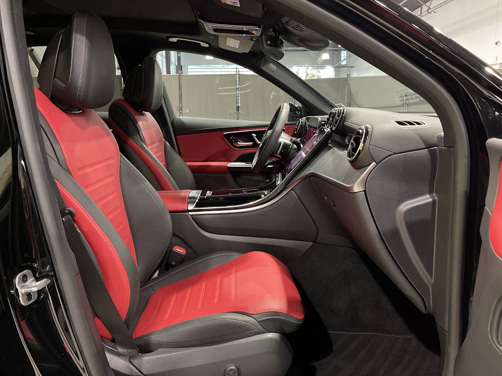 Thumbnail: 2025 Mercedes-Benz GLC - 33