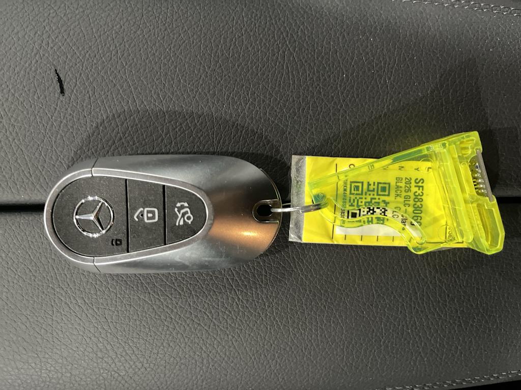 Thumbnail: 2025 Mercedes-Benz GLC - 17