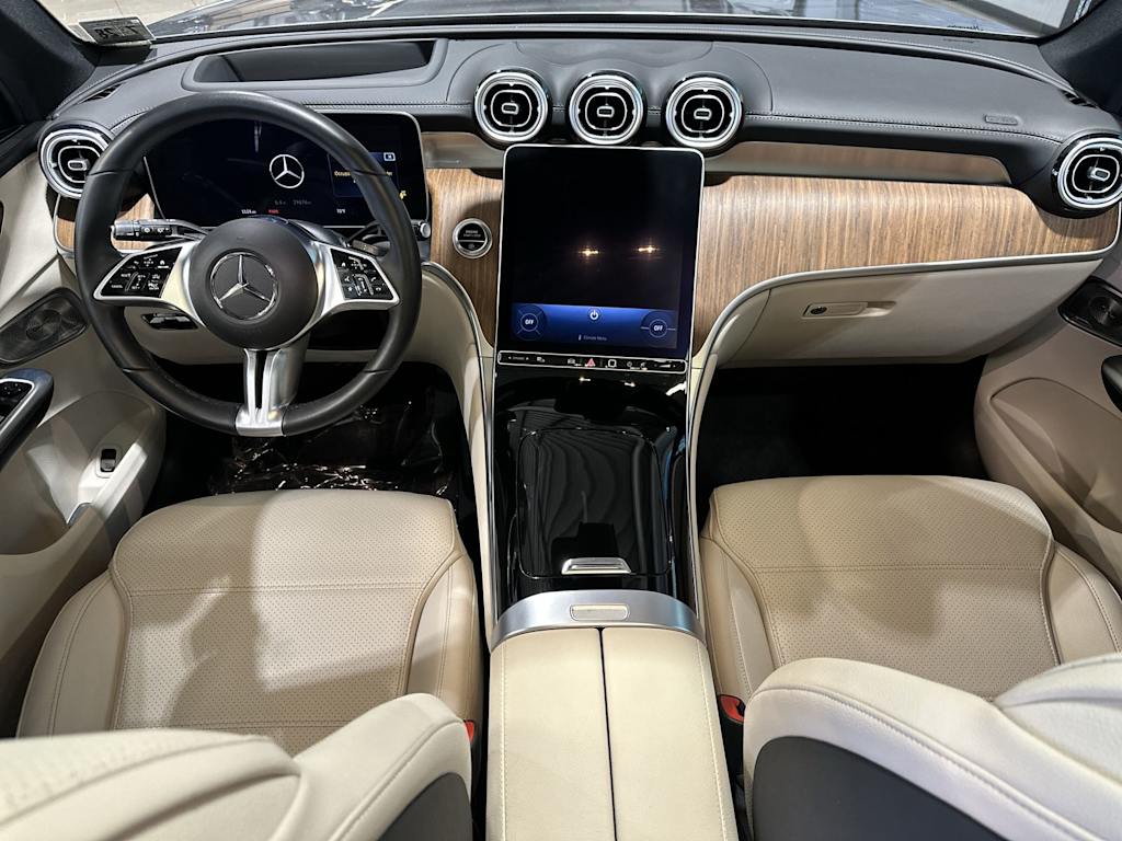 Thumbnail: 2023 Mercedes-Benz GLC - 2