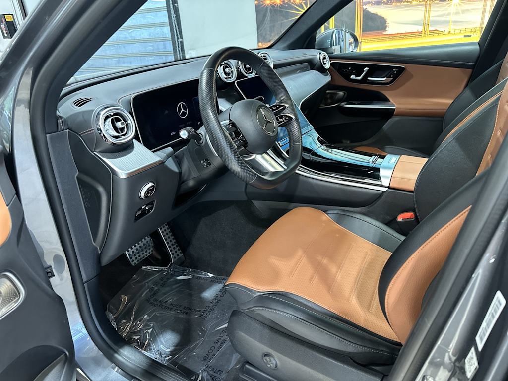 Thumbnail: 2023 Mercedes-Benz GLC - 11