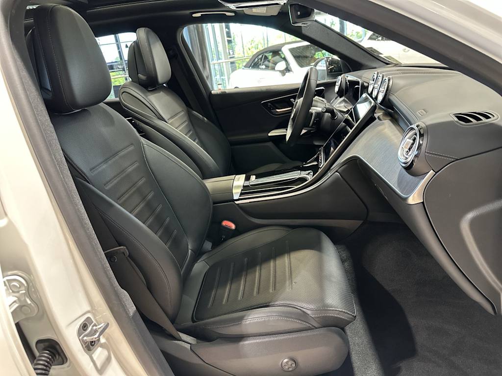 Thumbnail: 2025 Mercedes-Benz GLC - 31