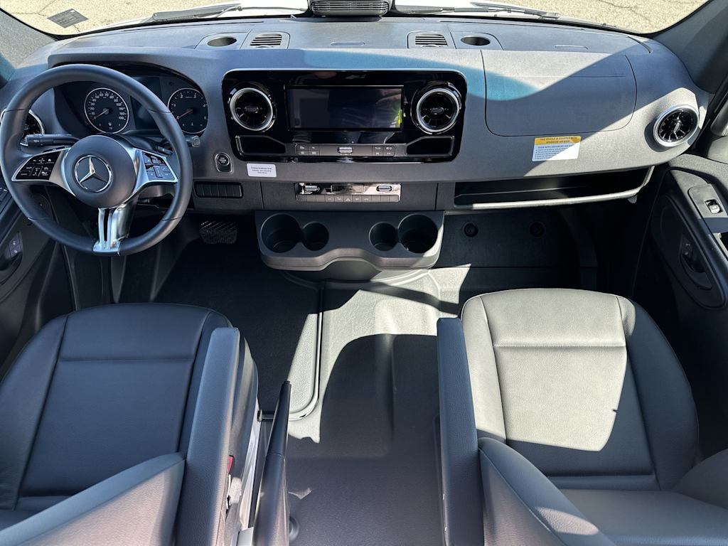 Thumbnail: 2025 Mercedes-Benz Sprinter - 2
