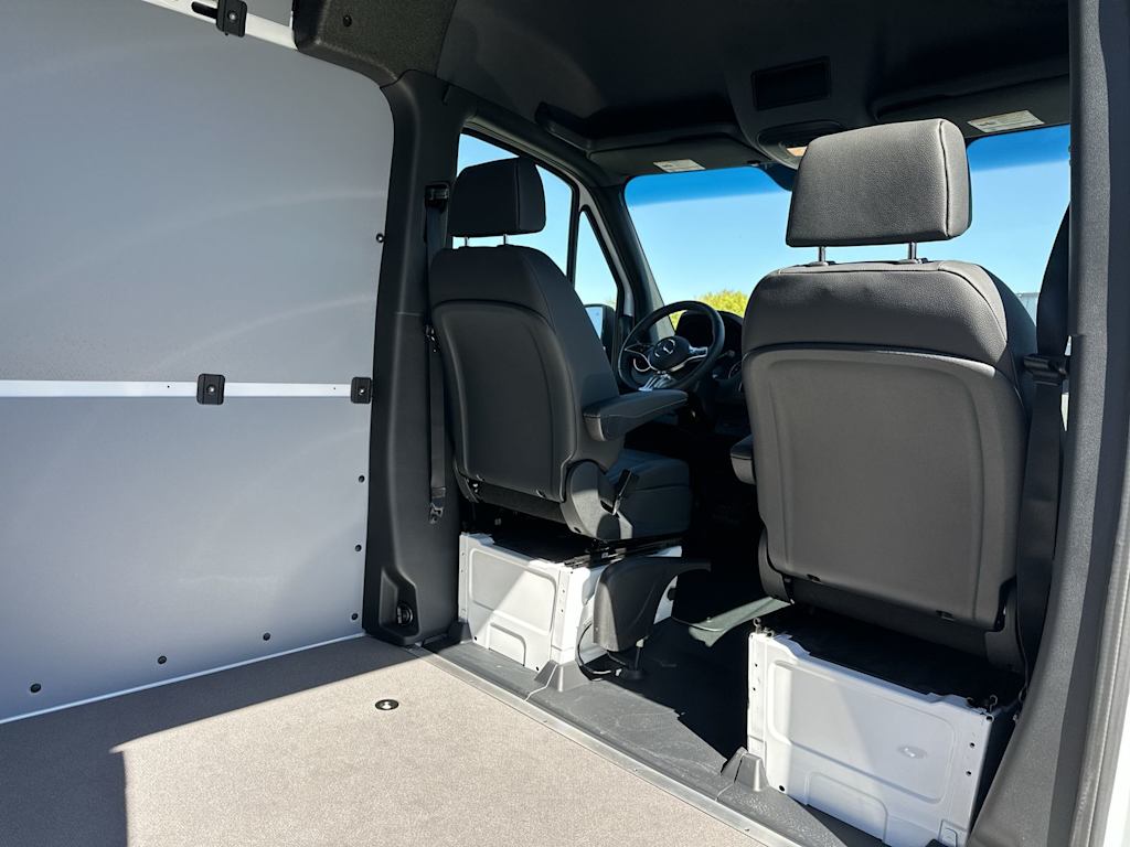 Thumbnail: 2025 Mercedes-Benz Sprinter - 29