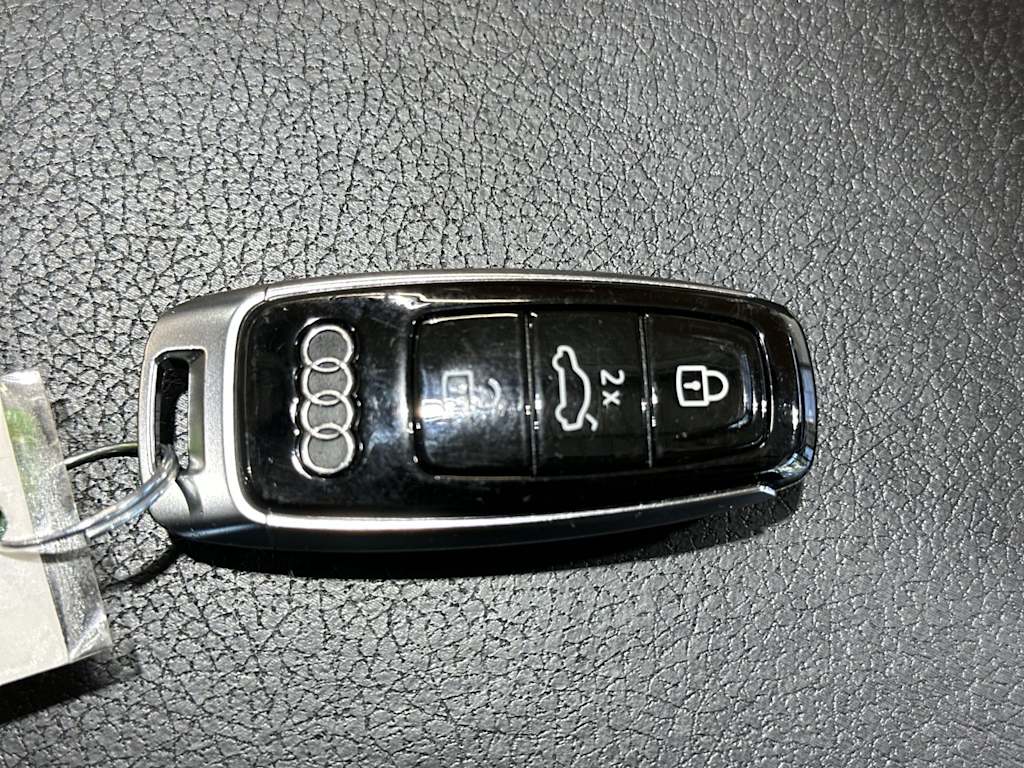 Thumbnail: 2024 Audi SQ8 - 18