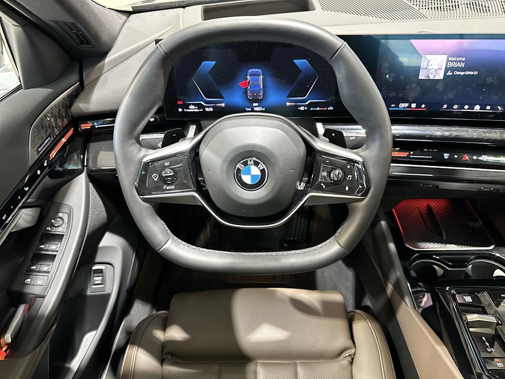 Thumbnail: 2024 BMW 5 Series - 10