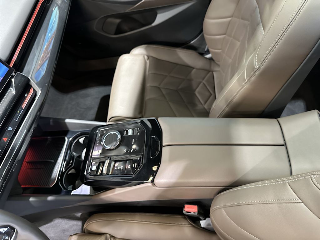 Thumbnail: 2024 BMW 5 Series - 32