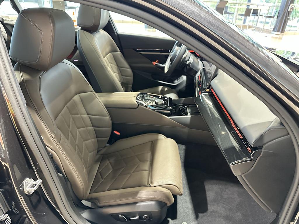 Thumbnail: 2024 BMW 5 Series - 31
