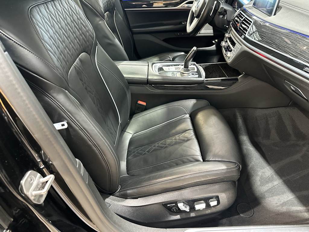 Thumbnail: 2022 BMW 7 Series - 12