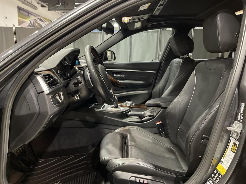 Thumbnail: 2016 BMW 3 Series - 12