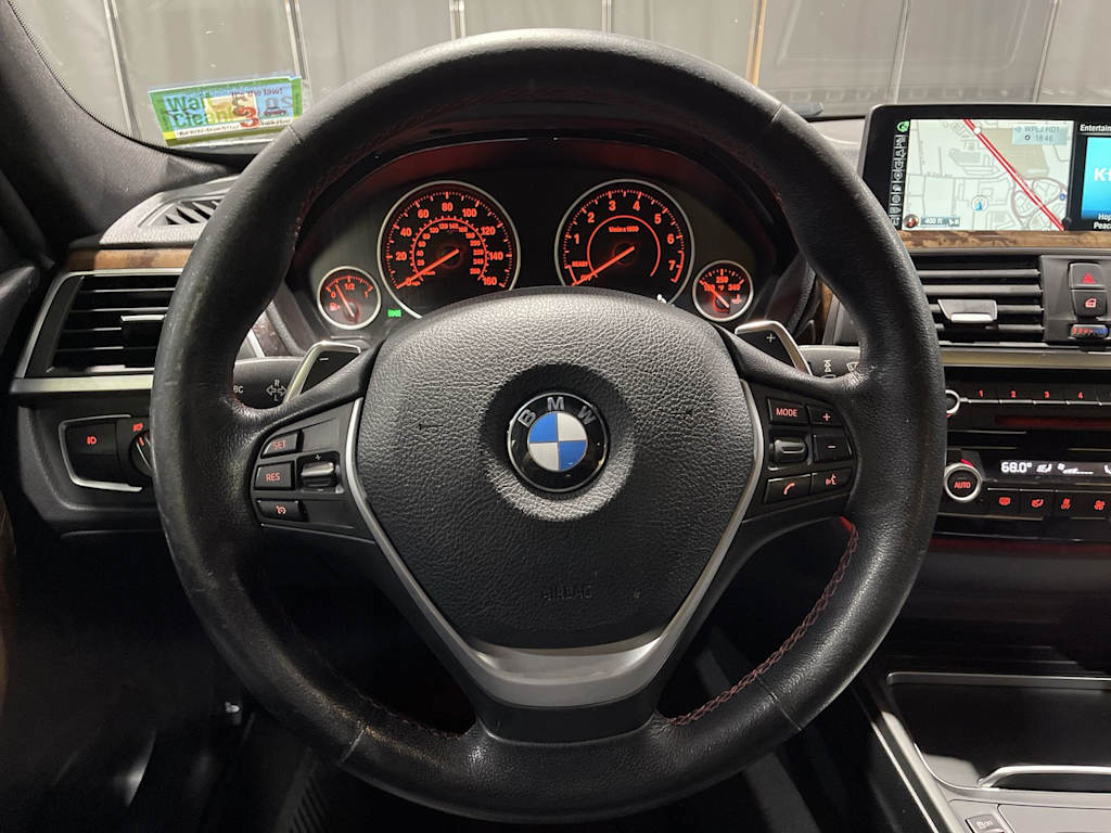 Thumbnail: 2016 BMW 3 Series - 10