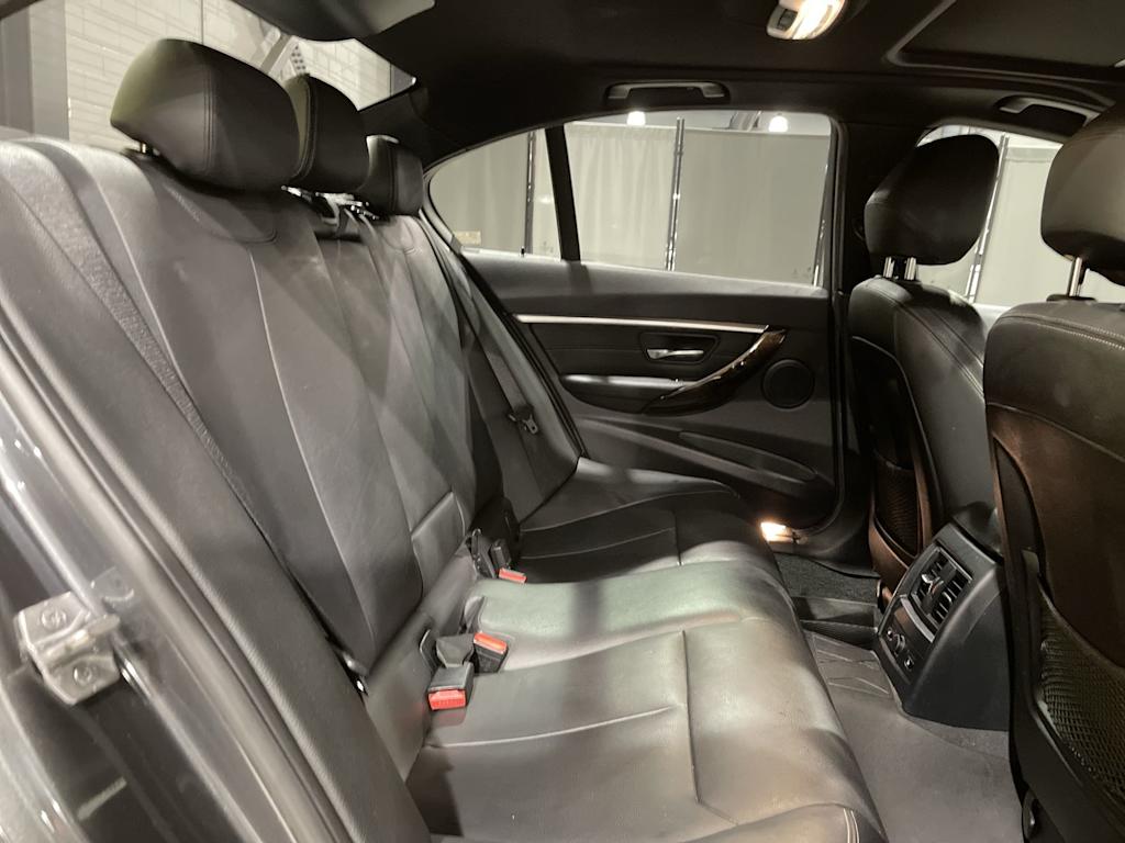 Thumbnail: 2016 BMW 3 Series - 32