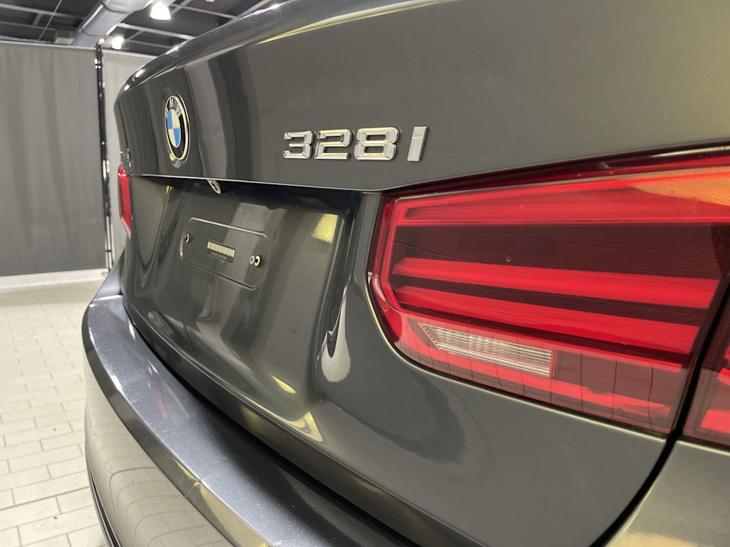 Thumbnail: 2016 BMW 3 Series - 31