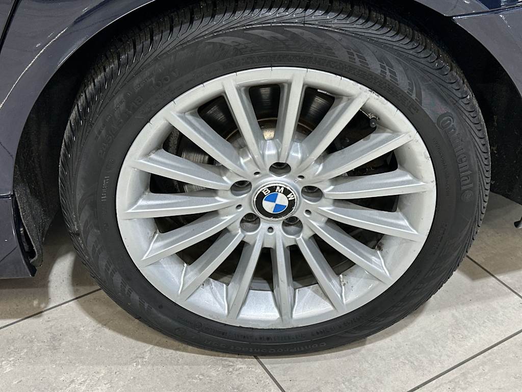 Thumbnail: 2012 BMW 5 Series - 8