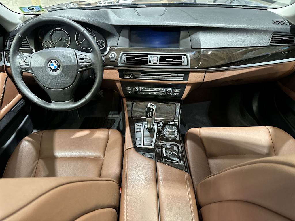 Thumbnail: 2012 BMW 5 Series - 10