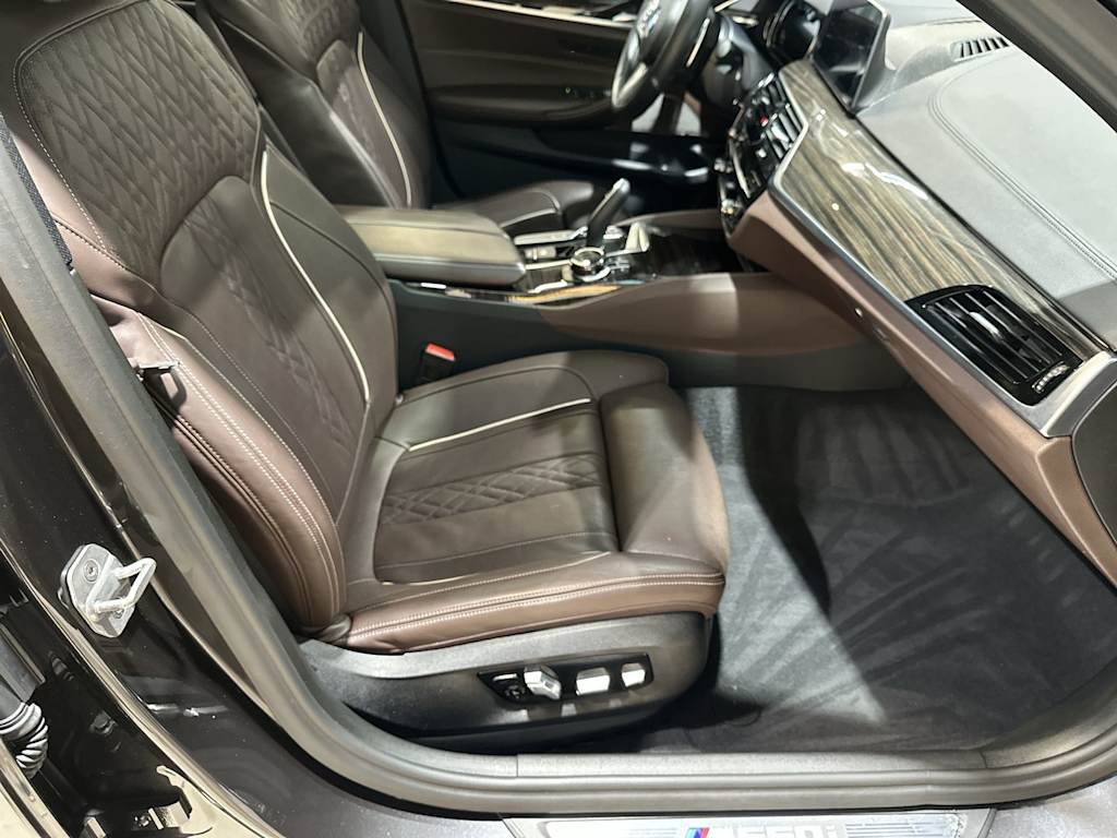 Thumbnail: 2018 BMW 5 Series - 32