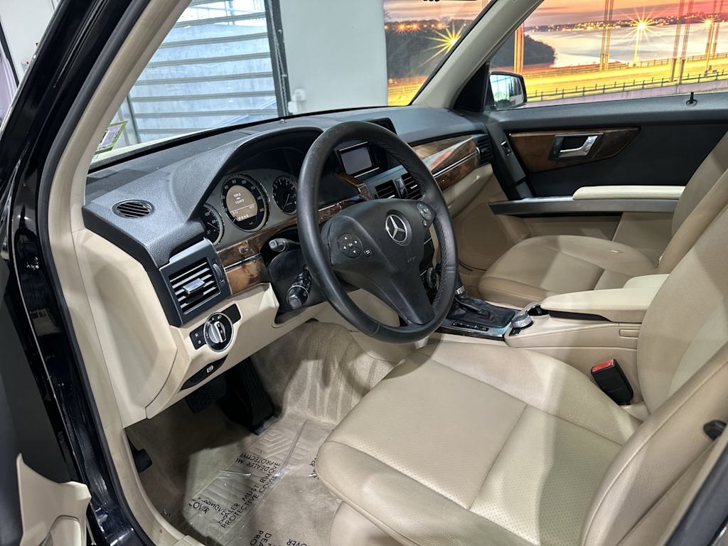 Thumbnail: 2011 Mercedes-Benz GLK - 2