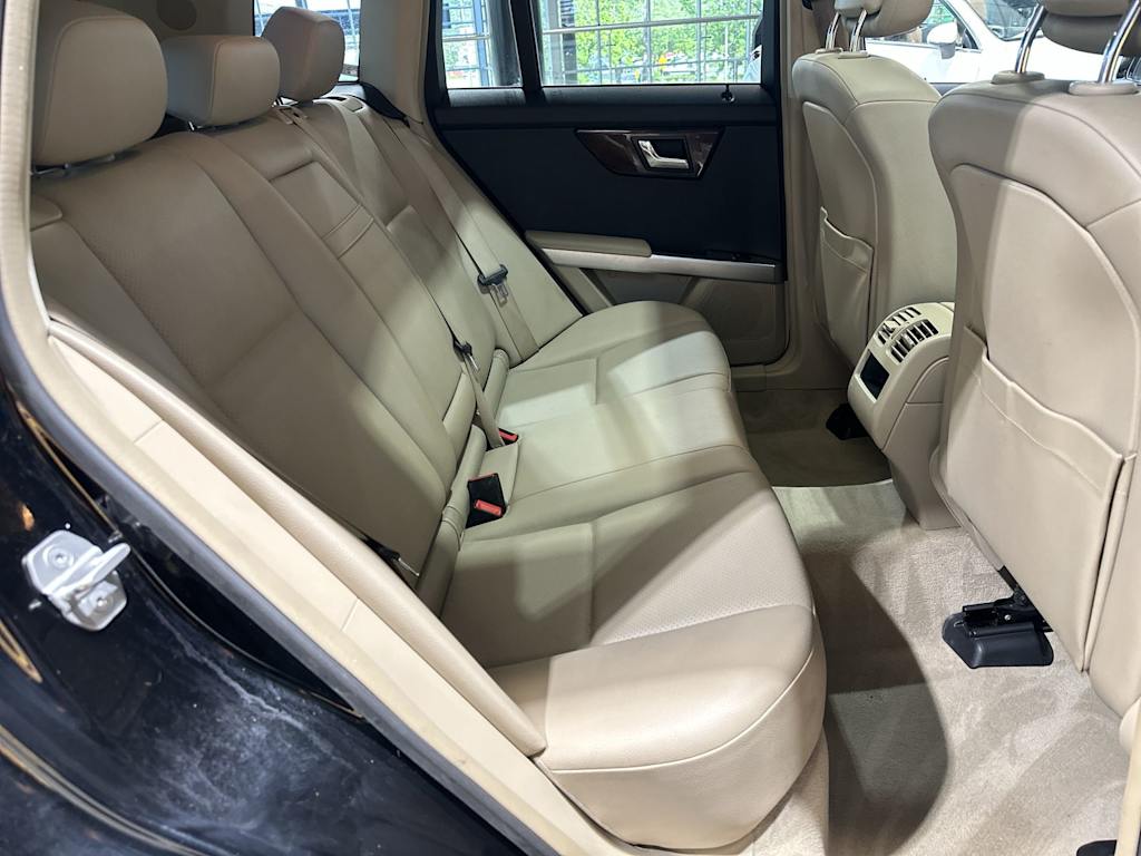 Thumbnail: 2011 Mercedes-Benz GLK - 32