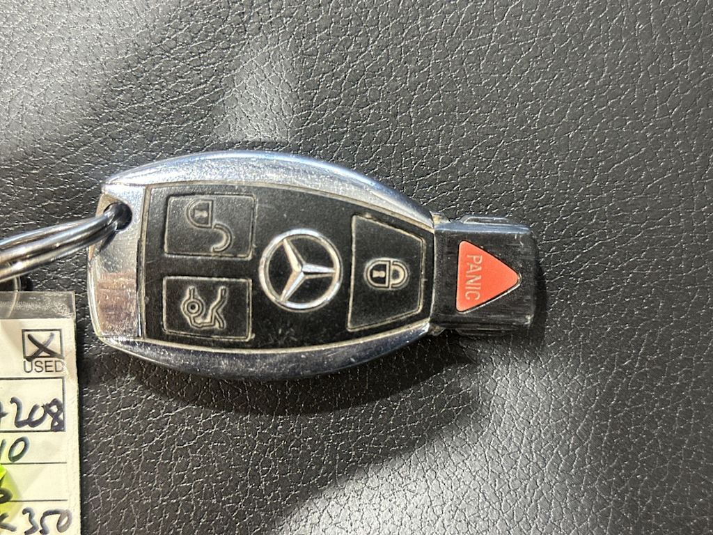Thumbnail: 2010 Mercedes-Benz GLK - 17