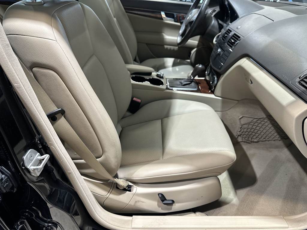 Thumbnail: 2010 Mercedes-Benz C-Class - 32