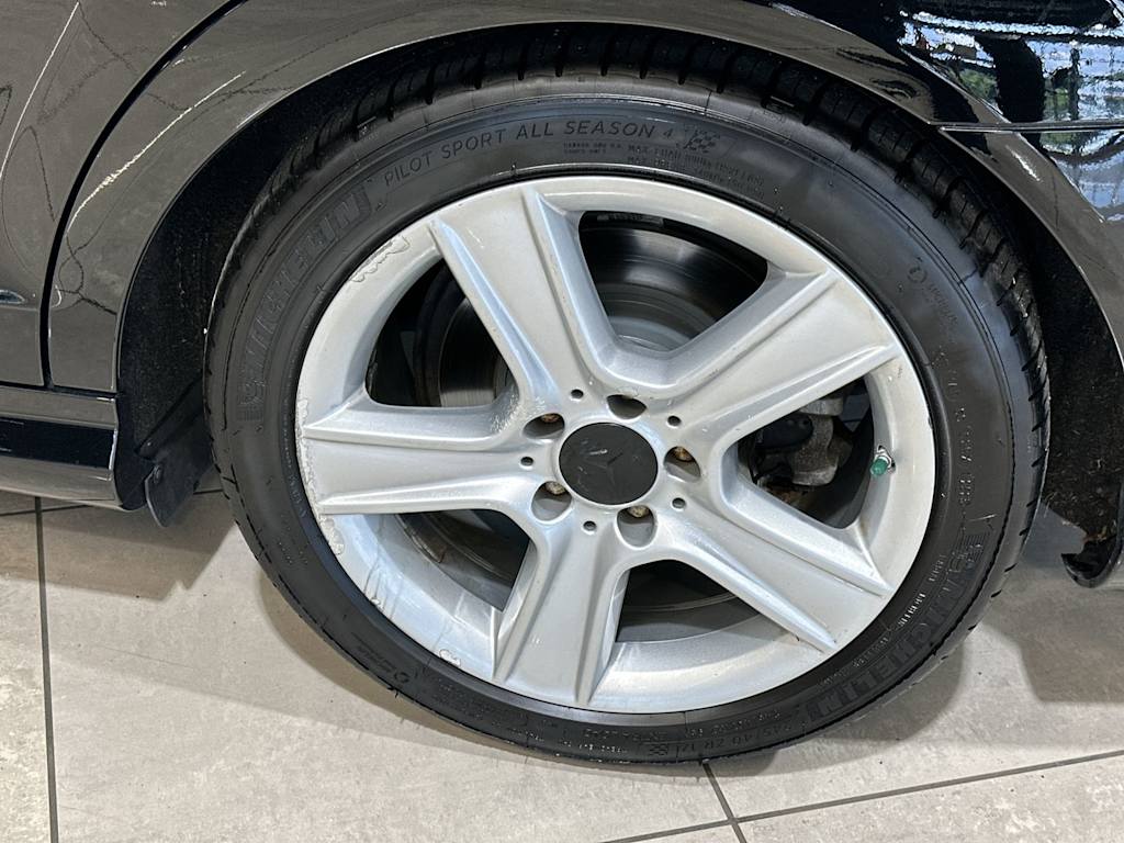 Thumbnail: 2010 Mercedes-Benz C-Class - 8