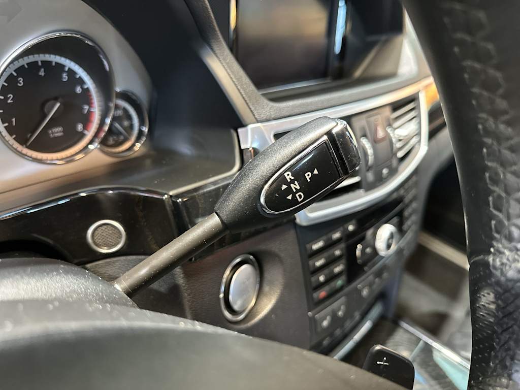 Thumbnail: 2010 Mercedes-Benz E-Class - 14