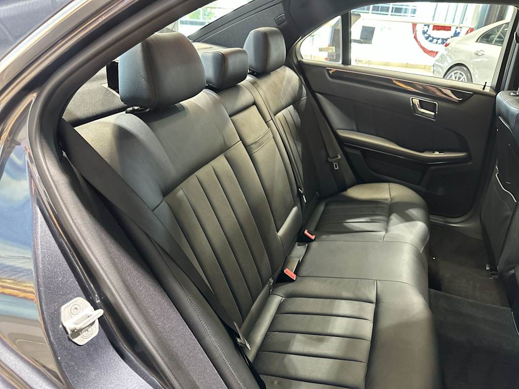 Thumbnail: 2010 Mercedes-Benz E-Class - 30