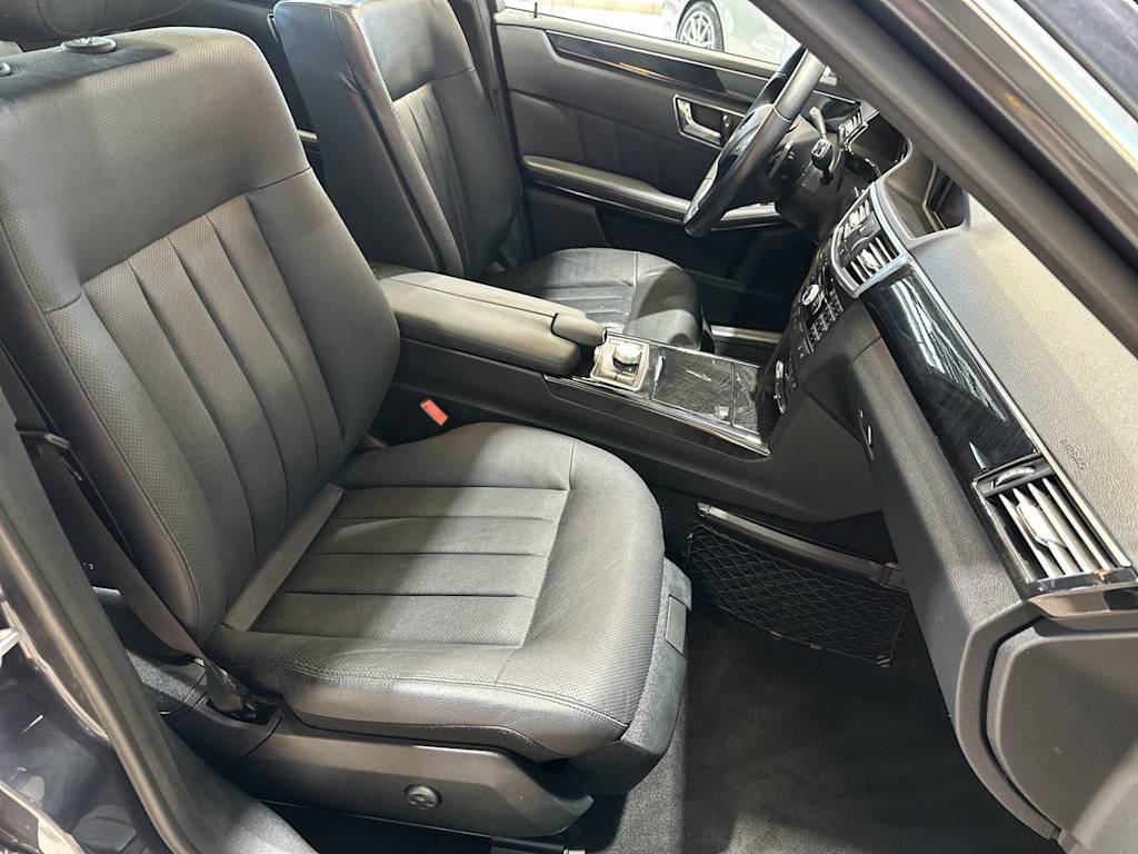 Thumbnail: 2010 Mercedes-Benz E-Class - 31