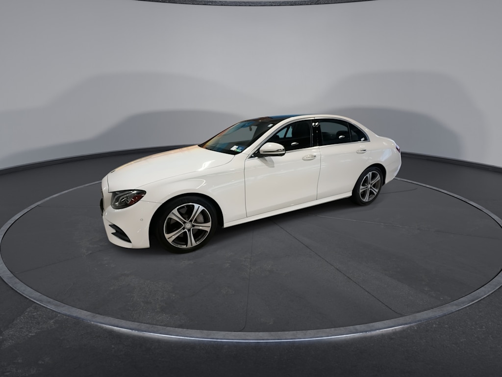 Thumbnail: 2017 Mercedes-Benz E-Class - 21