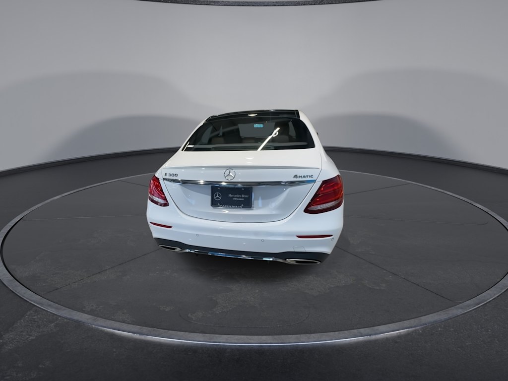 Thumbnail: 2017 Mercedes-Benz E-Class - 23
