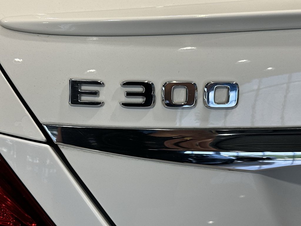 Thumbnail: 2017 Mercedes-Benz E-Class - 30