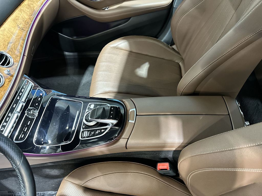 Thumbnail: 2017 Mercedes-Benz E-Class - 32