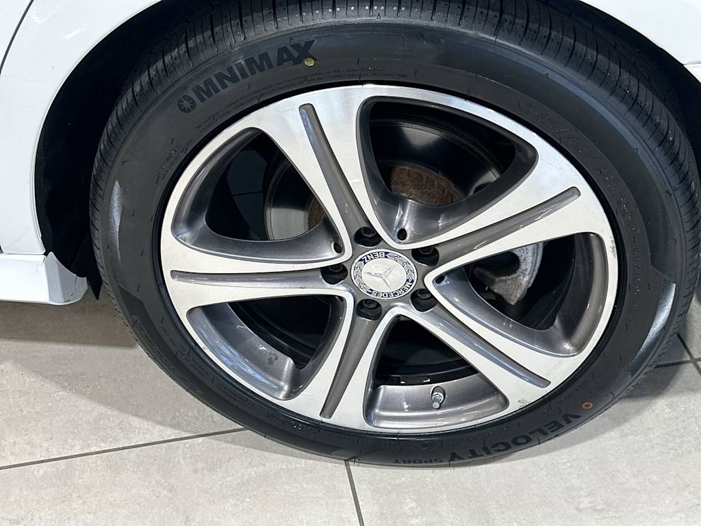 Thumbnail: 2017 Mercedes-Benz E-Class - 8