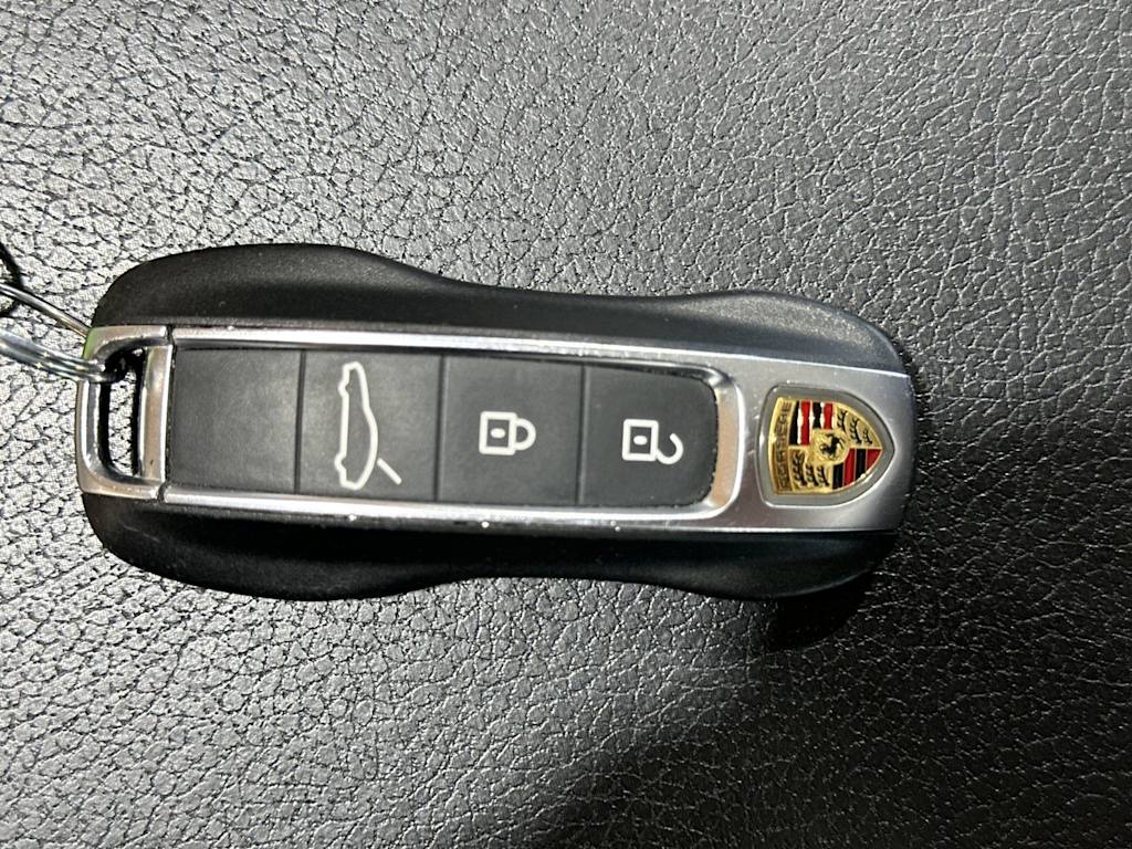 Thumbnail: 2023 Porsche Panamera - 16