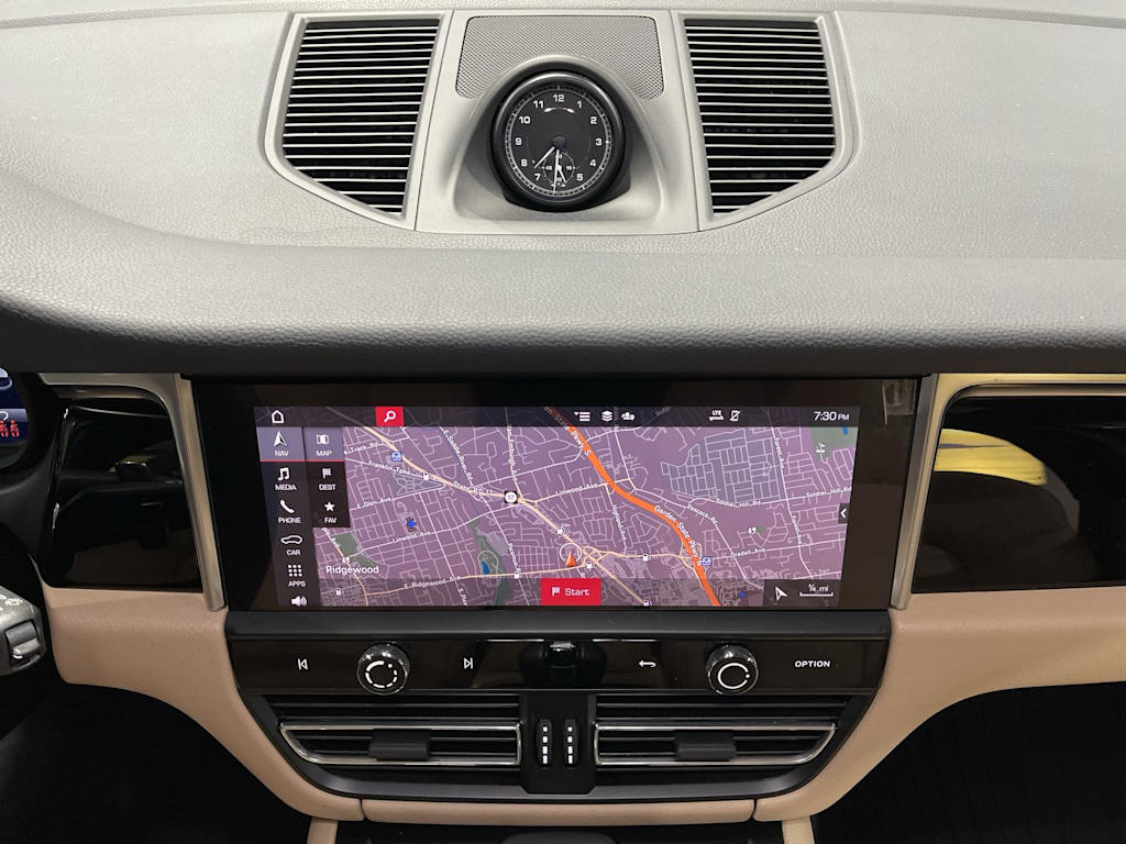 Thumbnail: 2024 Porsche Macan - 14