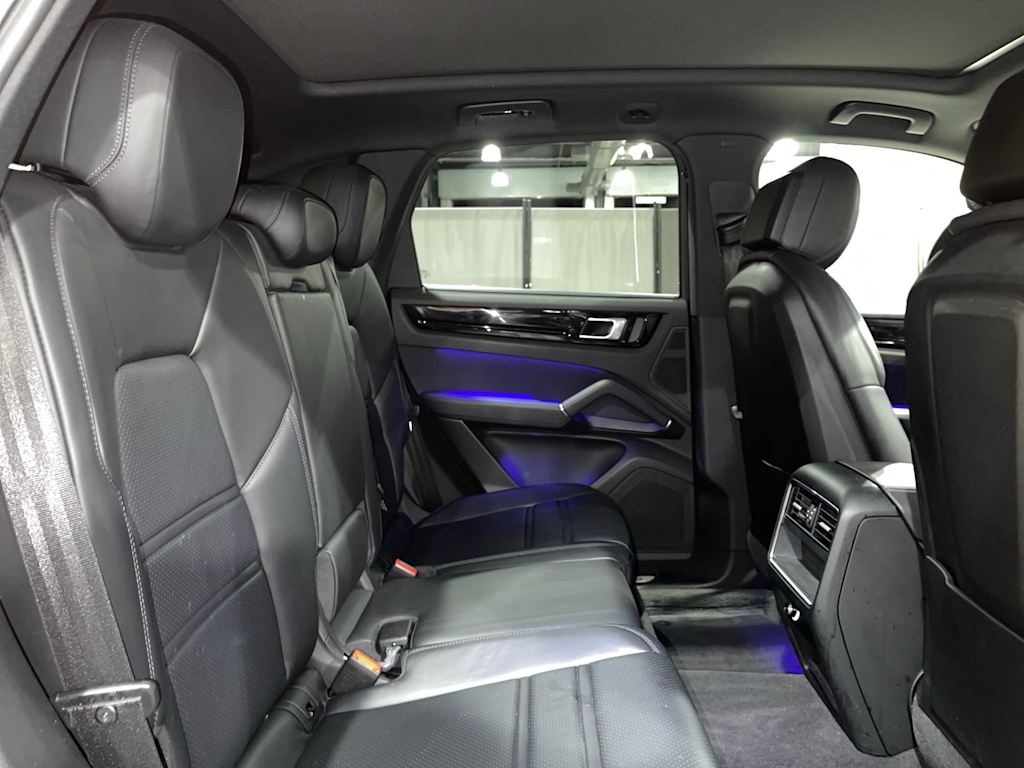 Thumbnail: 2023 Porsche Cayenne - 32