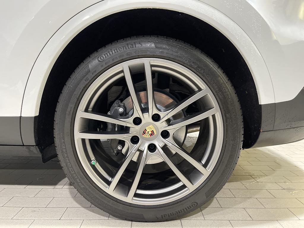 Thumbnail: 2023 Porsche Cayenne - 8