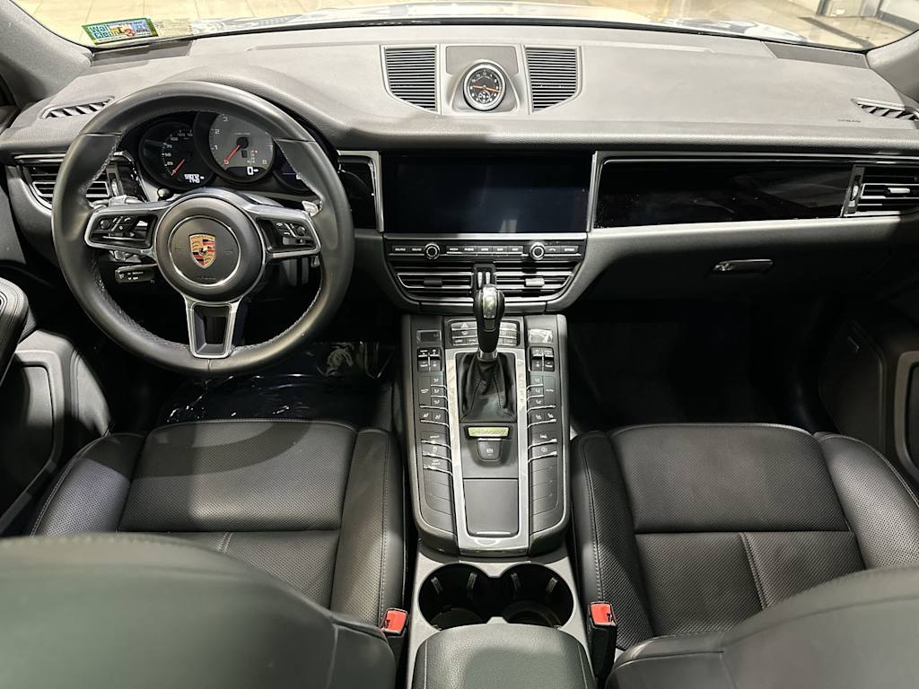 Thumbnail: 2020 Porsche Macan - 2