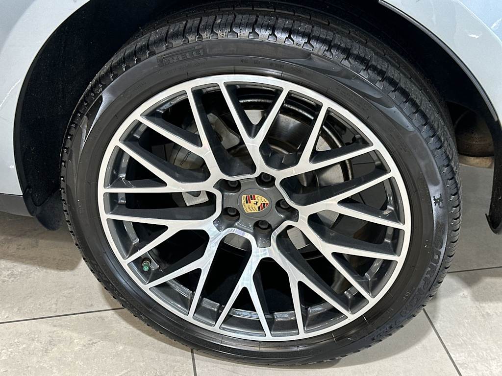 Thumbnail: 2020 Porsche Macan - 8