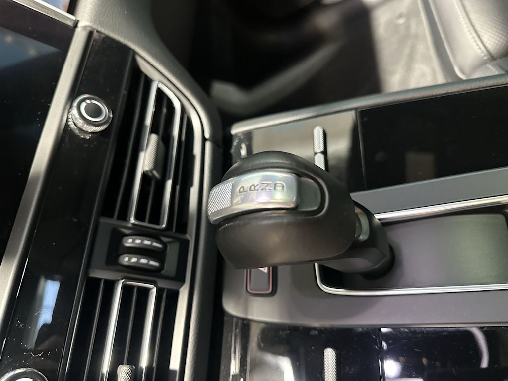 Thumbnail: 2024 Porsche Macan - 21