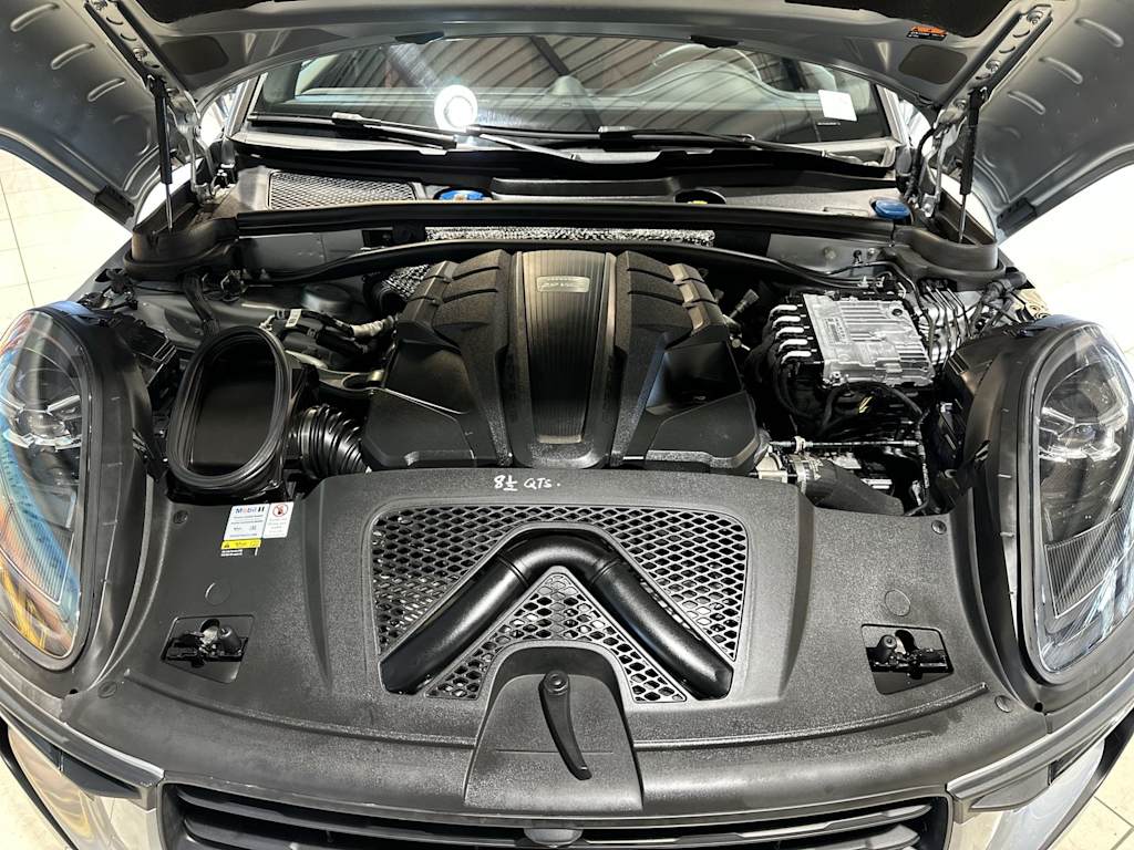 Thumbnail: 2022 Porsche Macan - 9