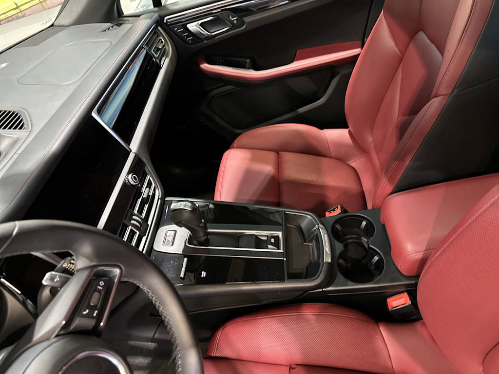Thumbnail: 2022 Porsche Macan - 33