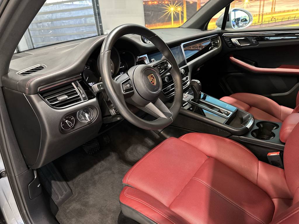 Thumbnail: 2022 Porsche Macan - 2