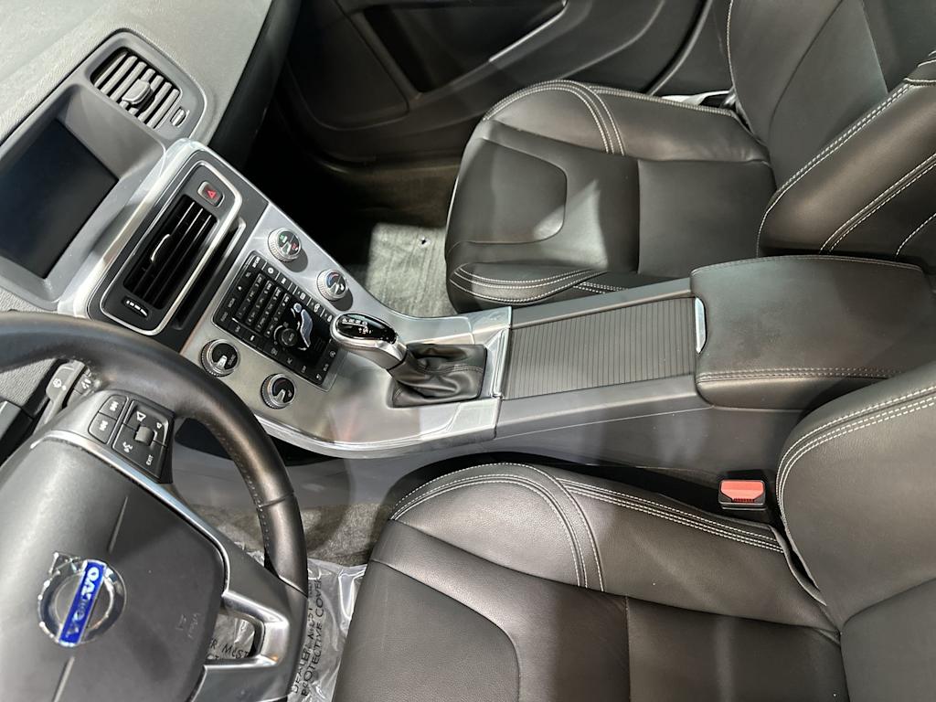 Thumbnail: 2017 Volvo S60 - 33