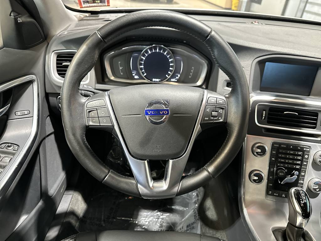 Thumbnail: 2017 Volvo S60 - 10