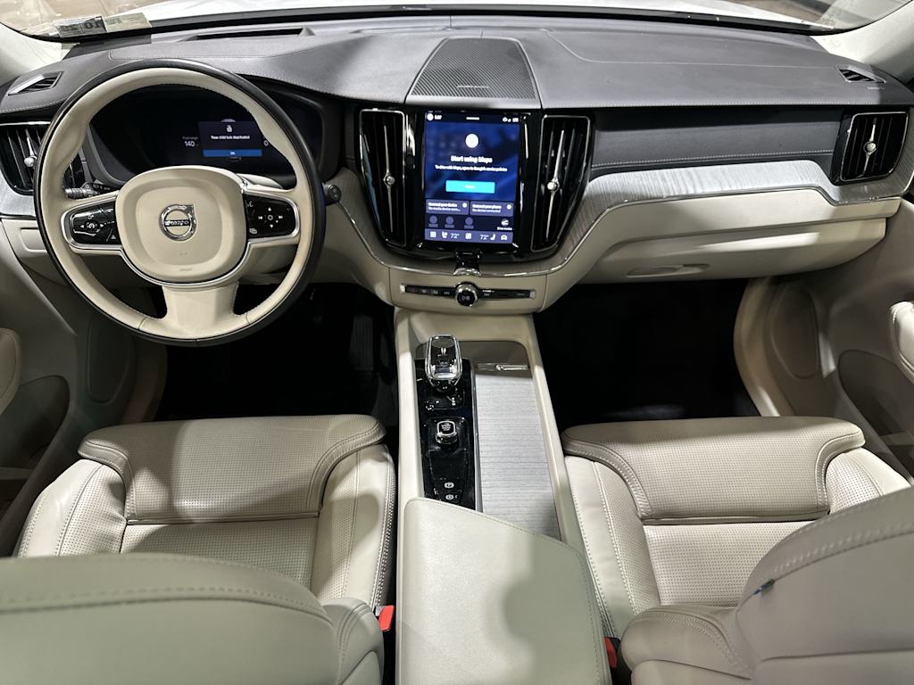 Thumbnail: 2025 Volvo XC60 - 10